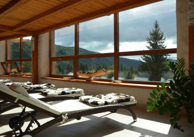 infissi in legno_albergo_in_montagna